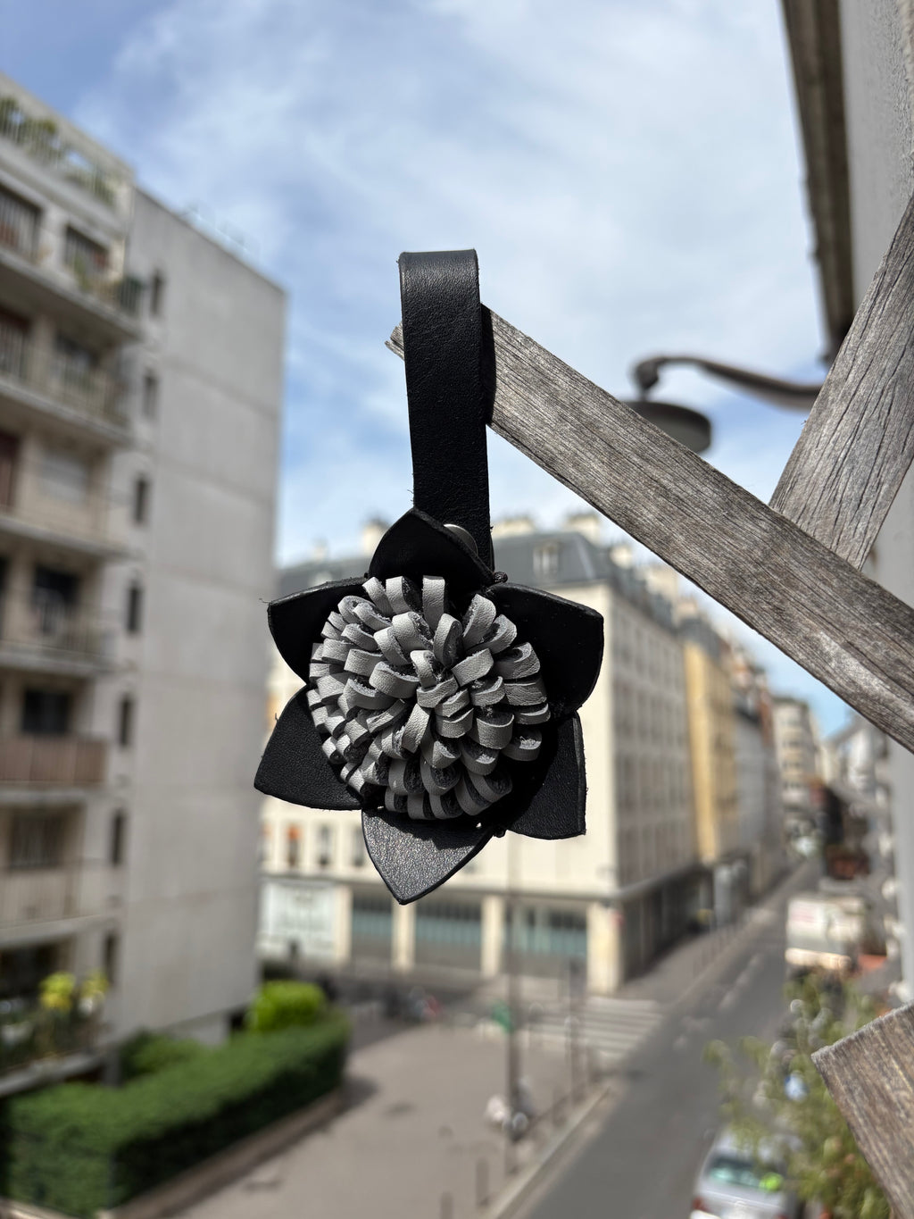 Flower Keychain - Noir et bleu