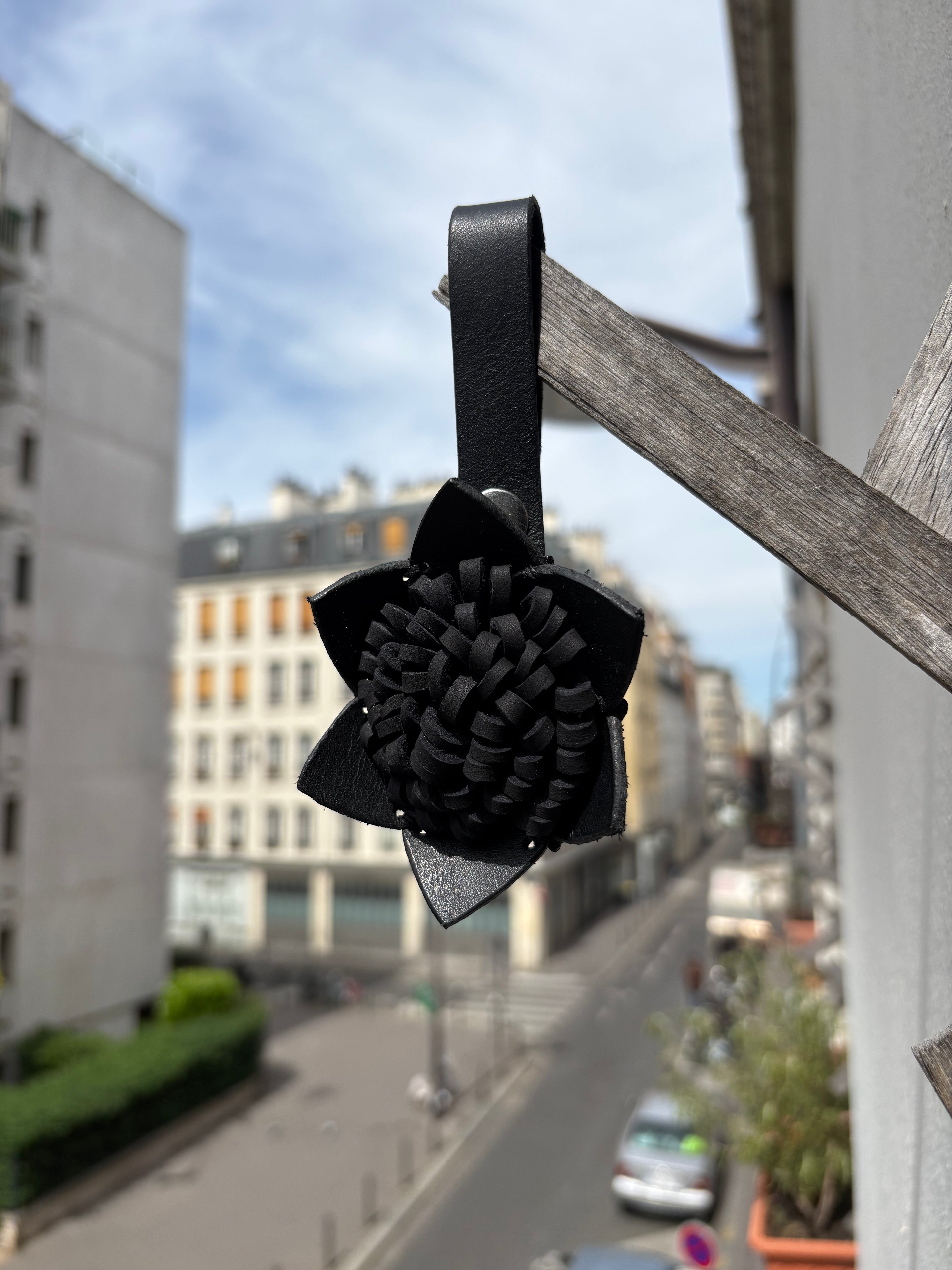Flower Keychain - Noir